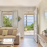 Marios Villa *